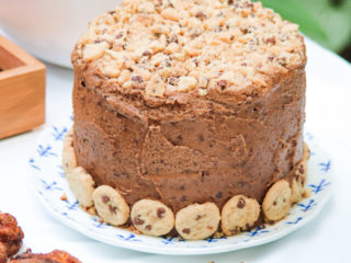 Chocolate chip cookie cake